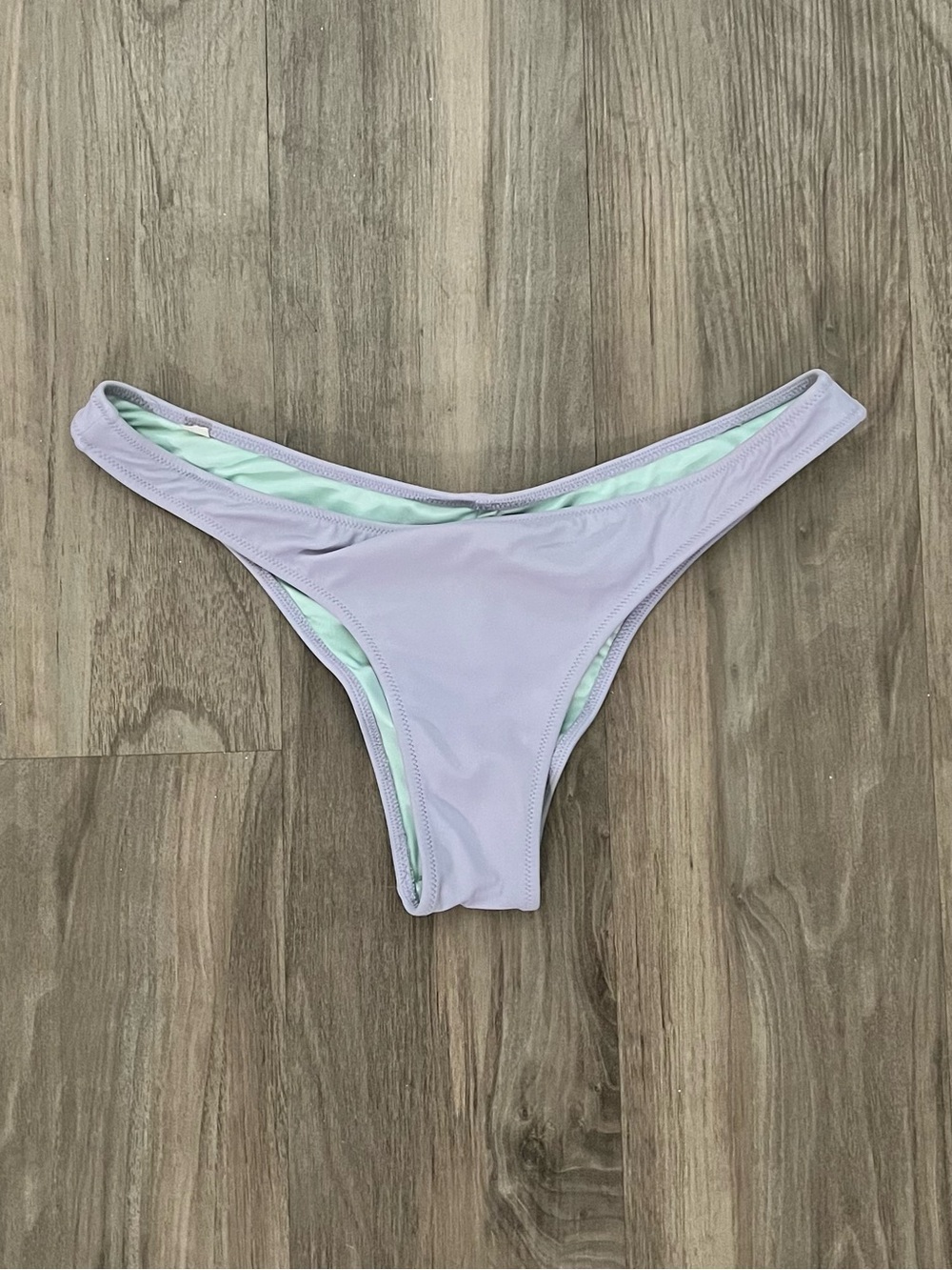 Victoria’s secret lilac Itsy style bikini bottom | Size Medium
